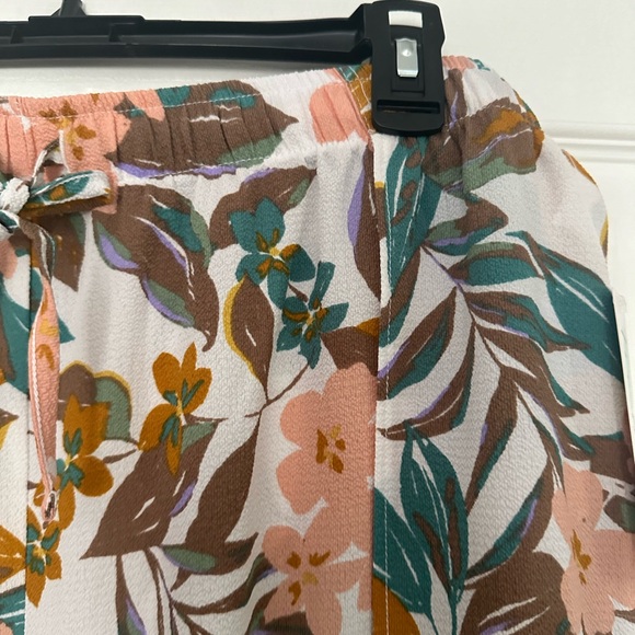 NWT Freshwater Floral Cover-Up Pants With Slits - Picture 4 of 5